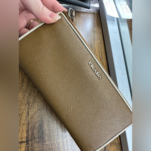 🔥LIMITED TIME SALE🔥Prada Zip Wallet - Picture 2 of 10